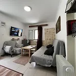 Nonas House